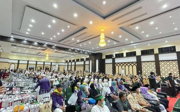 Jemaah Haji Kloter 4 dari Makassar Tiba di Tanah Air