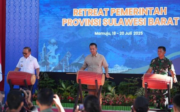 Menteri Transmigrasi Buka Retret Pemprov Sulbar untuk Bahas Pembangunan Daerah