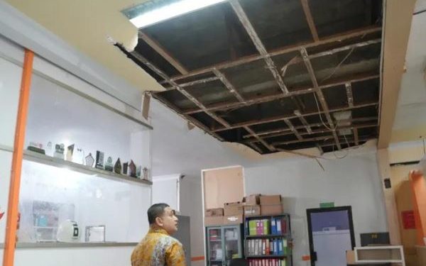 Sidak Gedung Dinas Gabungan Temukan Plafon Rusak dan Parkiran Semrawut