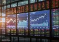 IHSG Diperkirakan Menguat ke 7.050, Perhatikan Risiko Koreksi Sementara