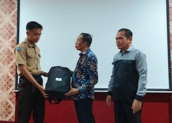 Pemprov Sulbar Salurkan Bantuan Seragam Sekolah bagi Siswa Tidak Mampu