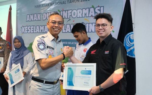 Komitmen Edukasi Keselamatan Lalu Lintas Asmo Sulsel Terima Penghargaan dari Jasa Keselamatan
