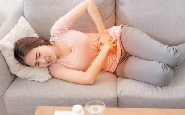 Redakan Nyeri Menstruasi dengan Pola Makan Sehat dan Daftar Makanan Dianjurkan
