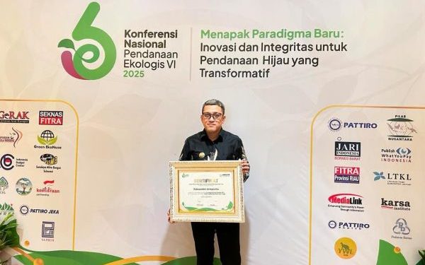 Penghargaan Bupati Jeneponto untuk Komitmen Kebijakan Pendanaan Ekologis