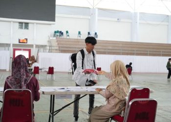 Gratiskan Jas Almamater untuk 10300 Mahasiswa Baru Angkatan 2025 di Unhas