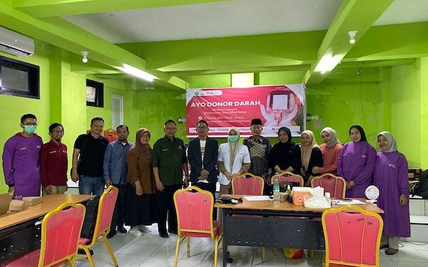 Donor Darah oleh Universitas Pancasakti Makassar dan PMI