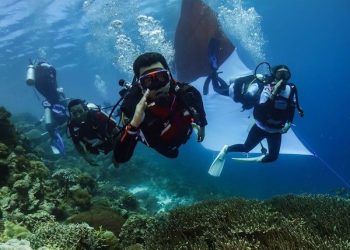 Kibaran Merah Putih Terbesar di Bawah Laut Wakatobi oleh Pertamina Sulawesi