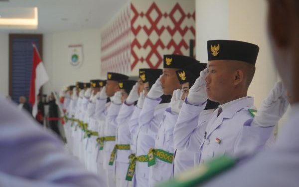 Gubernur Sulbar Kukuhkan 69 Paskibraka dalam HUT RI ke-80