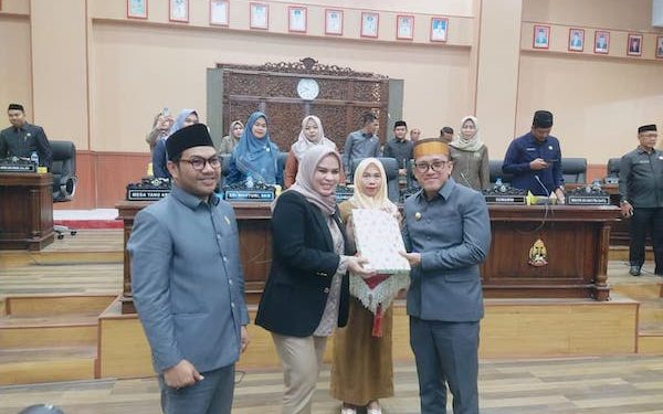Fokus Kebutuhan Mendesak, Bupati Serahkan Ranperda Perubahan APBD 2025