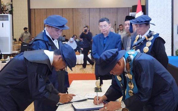 Dua Guru Besar Dikukuhkan Komitmen Tingkatkan Mutu Pendidikan Unibos