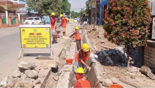 Permintaan Prioritas Perbaikan Drainase oleh Pemkot Makassar Jelang Musim Hujan