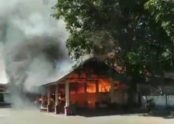Empat Mobil Dinas Pemerintah Bulukumba Terbakar di Kantor Bupati