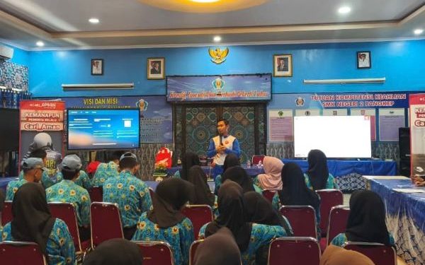 Puluhan Siswa SMKN 2 Pangkep Menjadi Teladan Generasi Berkendara yang Aman