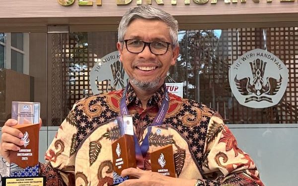 Unhas Raih 5 Penghargaan Bergengsi di Anugerah Diktisaintek 2025