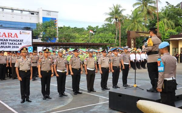 Akhir Tahun, 79 Personel Polres Takalar Naik Pangkat Resmi