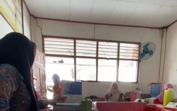Protes Pergantian Posisi oleh Adik Kepsek, Guru Honorer di Jeneponto Dipecat