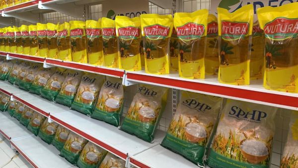 Bapanas Tugasi Bulog Salurkan Bantuan Beras dan Minyak ke 33 Juta Penerima Manfaat
