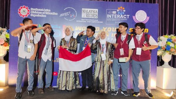 Siswi SMAN 1 Bantaeng Raih 3 Medali di Bangkok