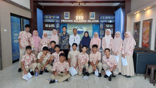 SMP Bosowa Makassar Kerjasama dengan BNNP Sulsel Tingkatkan Edukasi Anti Narkoba